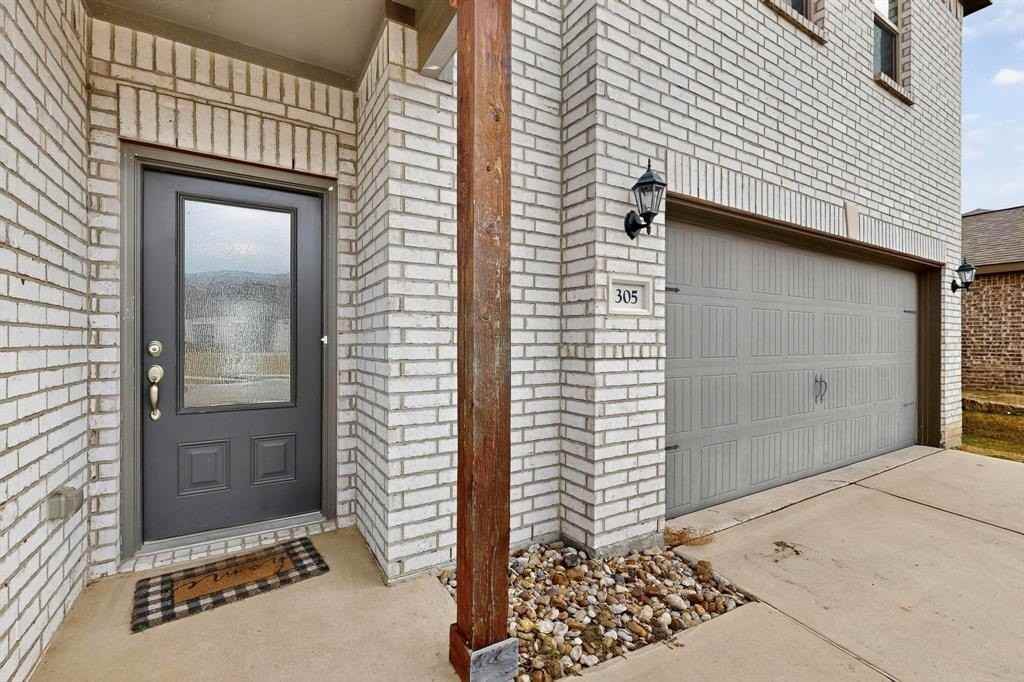 305 Honeysuckle Lane - Photo 5 of 39