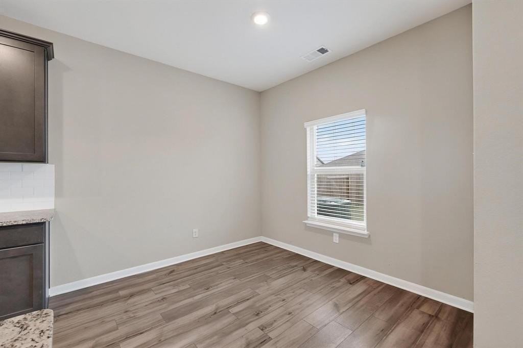 305 Honeysuckle Lane - Photo 6 of 39