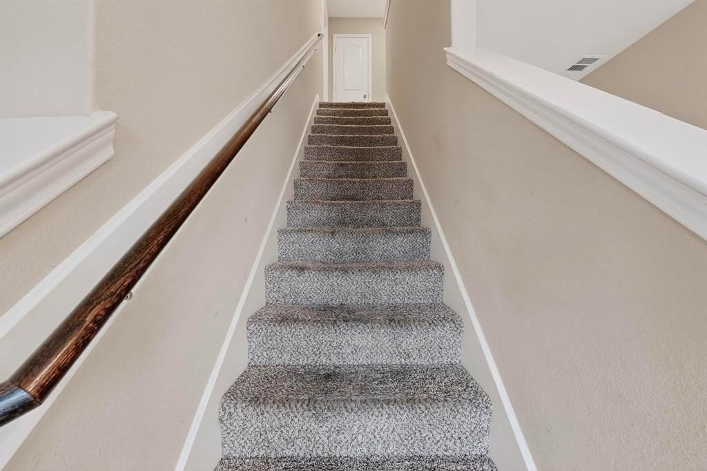 305 Honeysuckle Lane - Photo 7 of 39