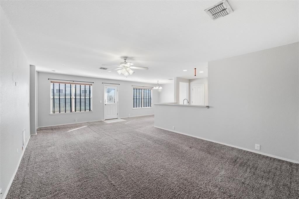 10404 Nettie St - Photo 5 of 25