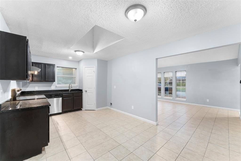 1042 Kim Ln - Photo 5 of 16