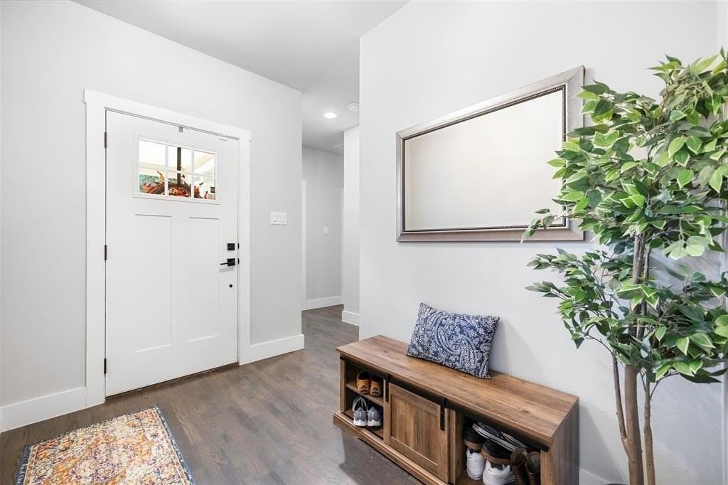 312 N Henderson Ave #1 - Photo 3 of 25