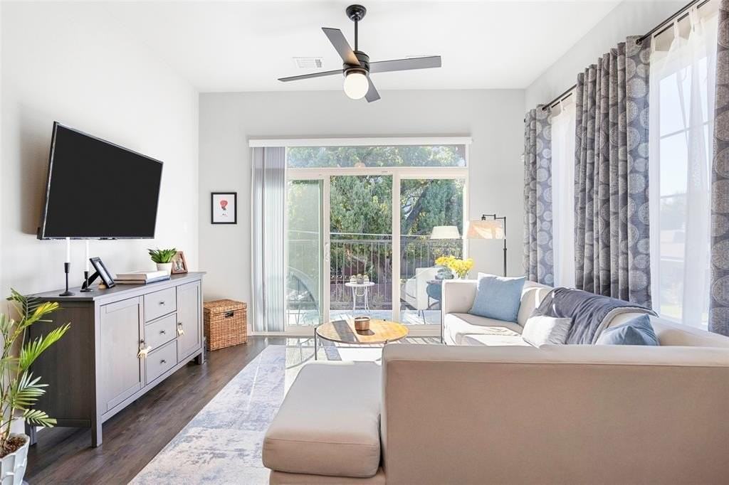 312 N Henderson Ave #1 - Photo 5 of 25