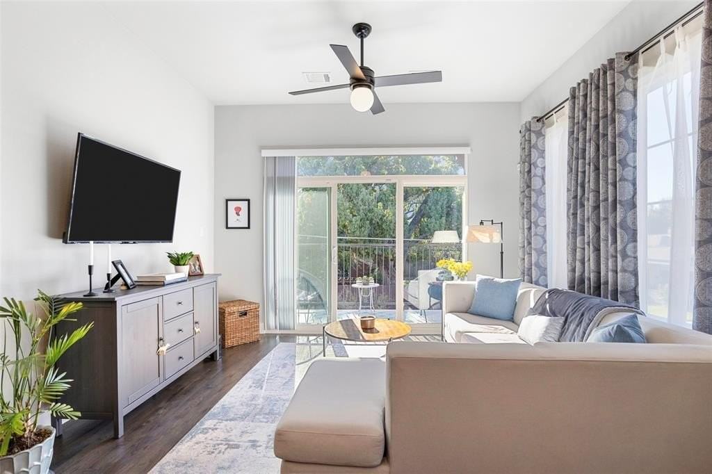 312 N Henderson Ave #1 - Photo 7 of 25