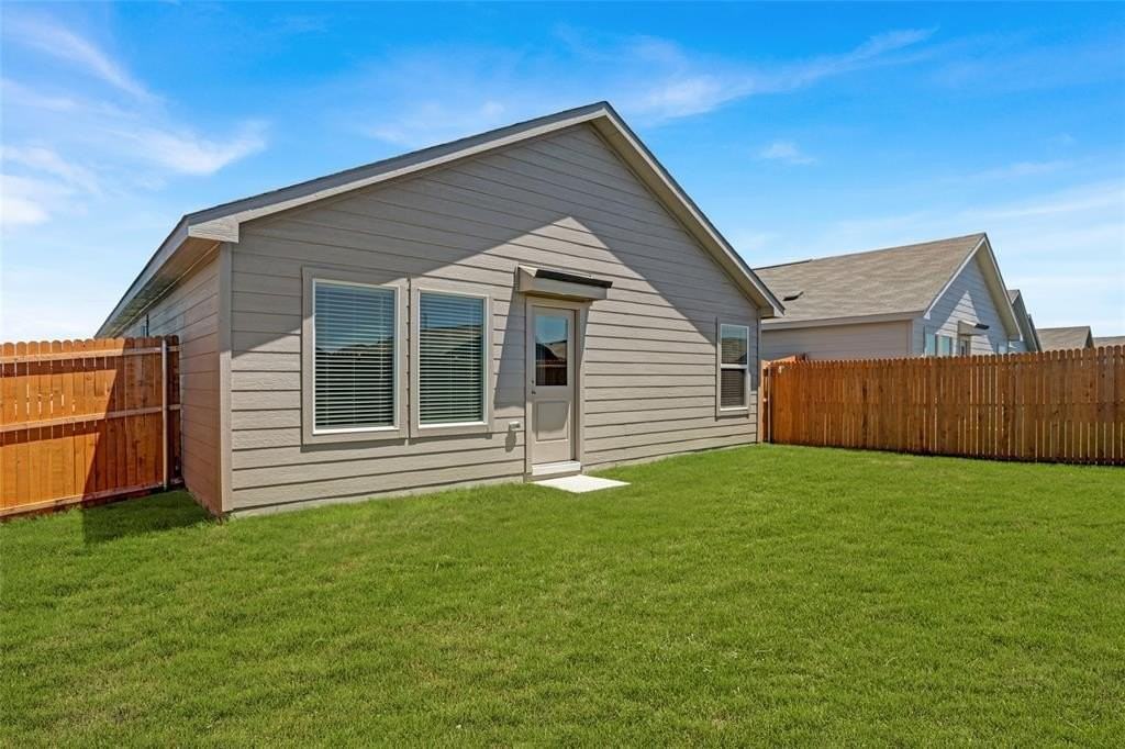 1033 Raintree Road - Photo 4 of 25