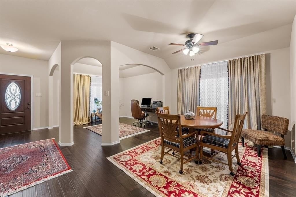 201 Whitman Dr - Photo 5 of 33