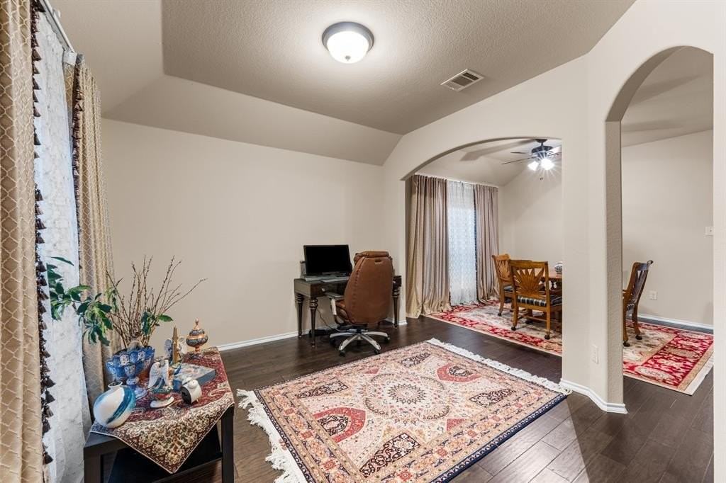 201 Whitman Dr - Photo 6 of 33