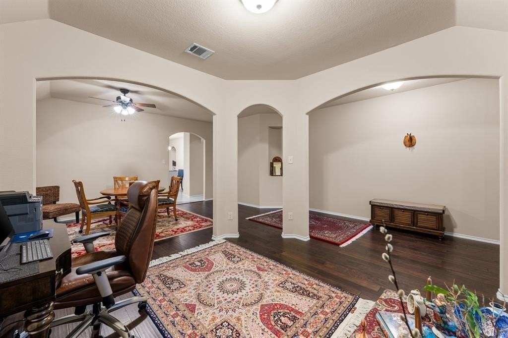 201 Whitman Dr - Photo 7 of 33