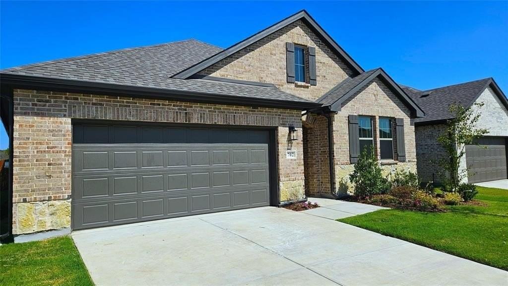 702 Roanoke Drive - Photo 2 of 35