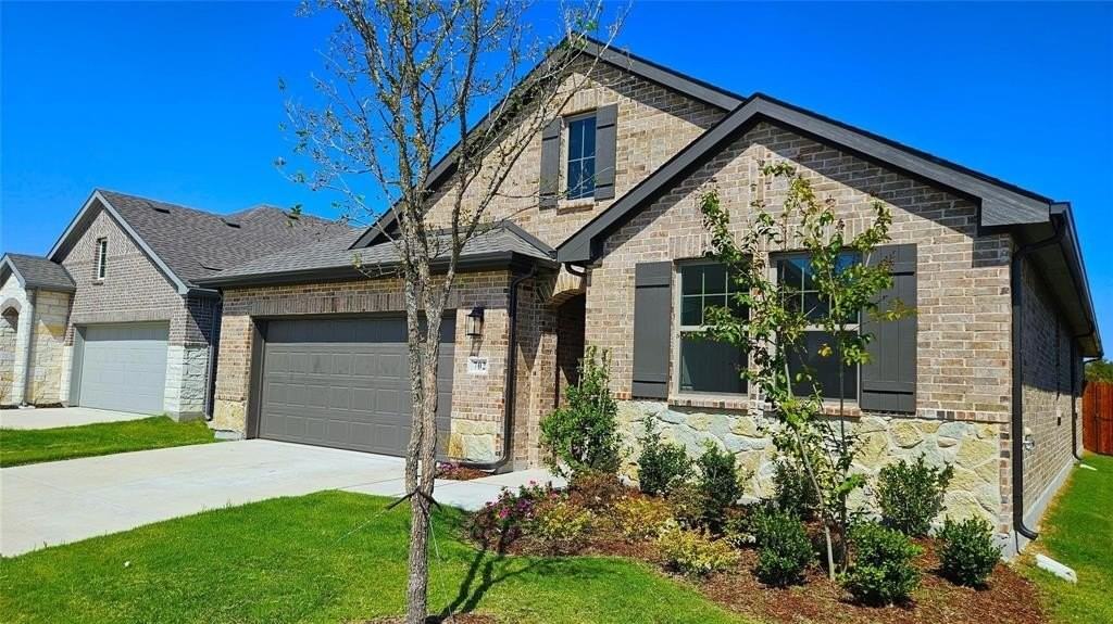 702 Roanoke Drive - Photo 3 of 35