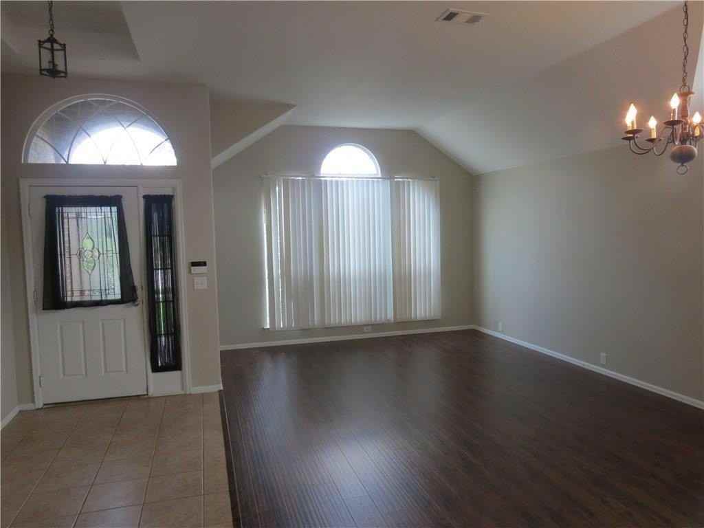 633 Blue Sky Dr - Photo 3 of 21