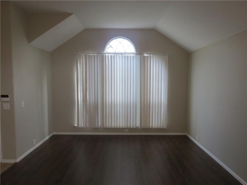 633 Blue Sky Dr - Photo 4 of 21