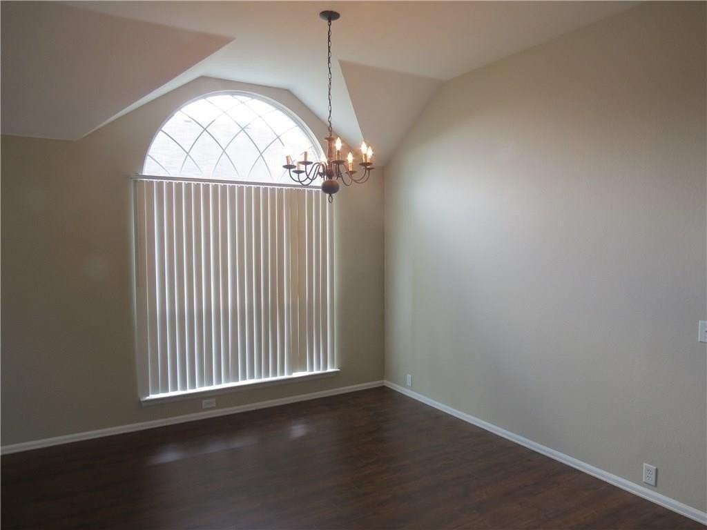 633 Blue Sky Dr - Photo 5 of 21