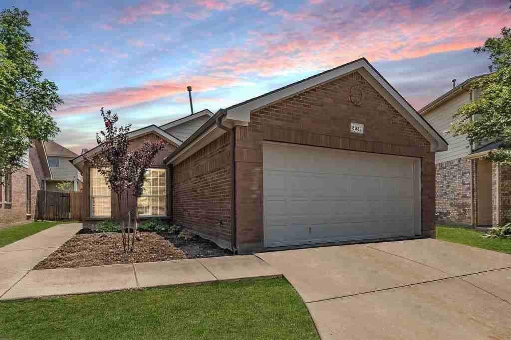 3028 Thicket Bend Ct - Photo 2 of 40