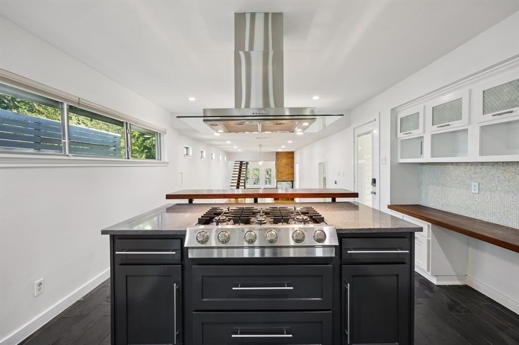 9918 Coldwater Cir - Photo 5 of 40