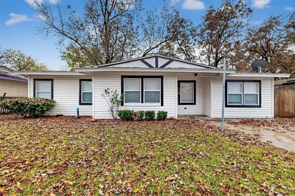 2430 Bluffton Dr - Photo 2 of 39