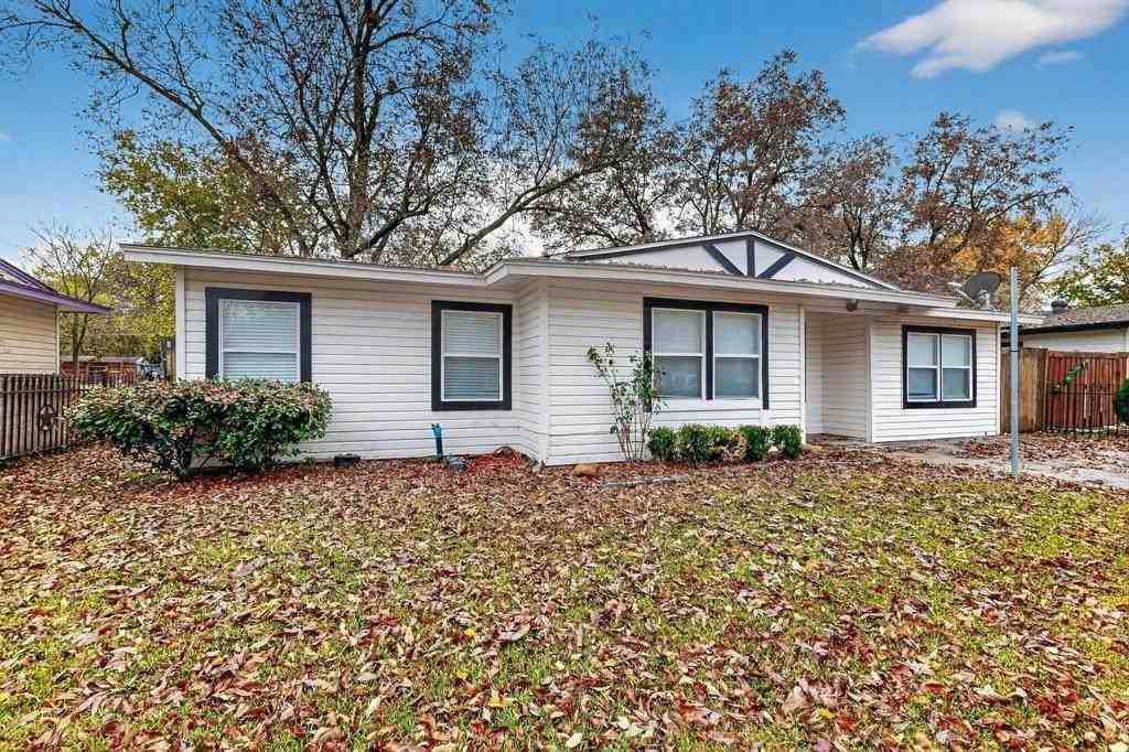 2430 Bluffton Dr - Photo 4 of 39