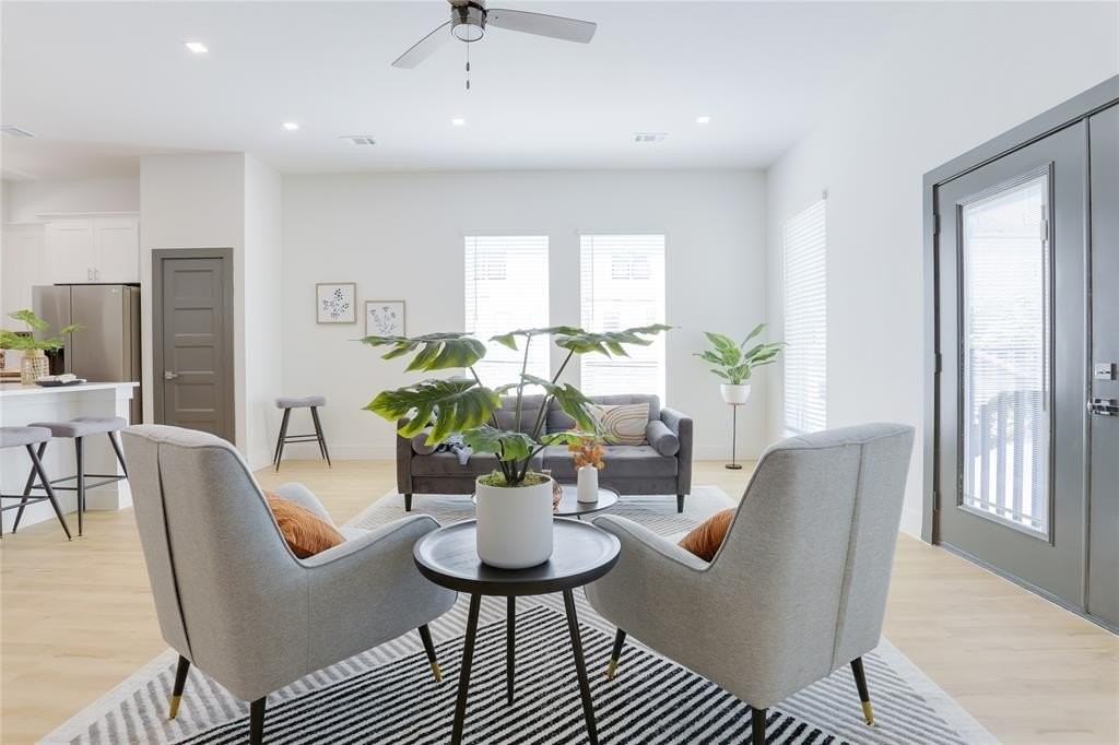 2805 Weisenberger St #502 - Photo 3 of 34