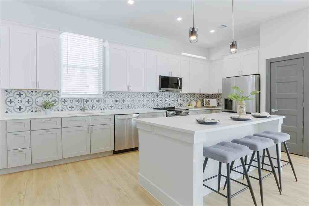 2805 Weisenberger St #502 - Photo 6 of 34