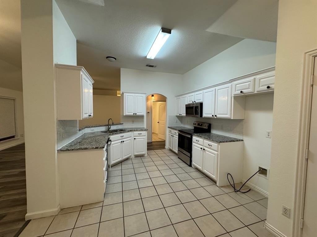 6611 Rockdale Rd - Photo 7 of 27