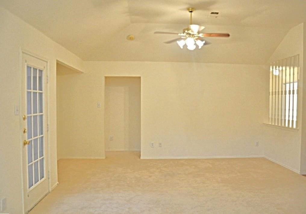 2305 Brookview Dr - Photo 2 of 11