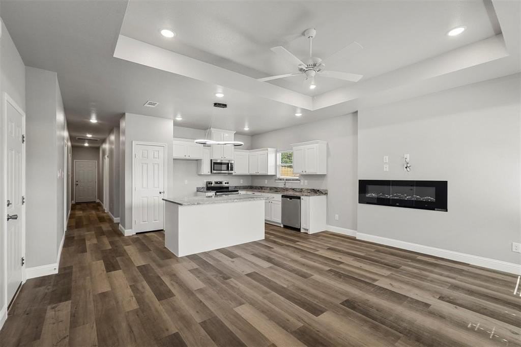 2406 Beecha St - Photo 3 of 20