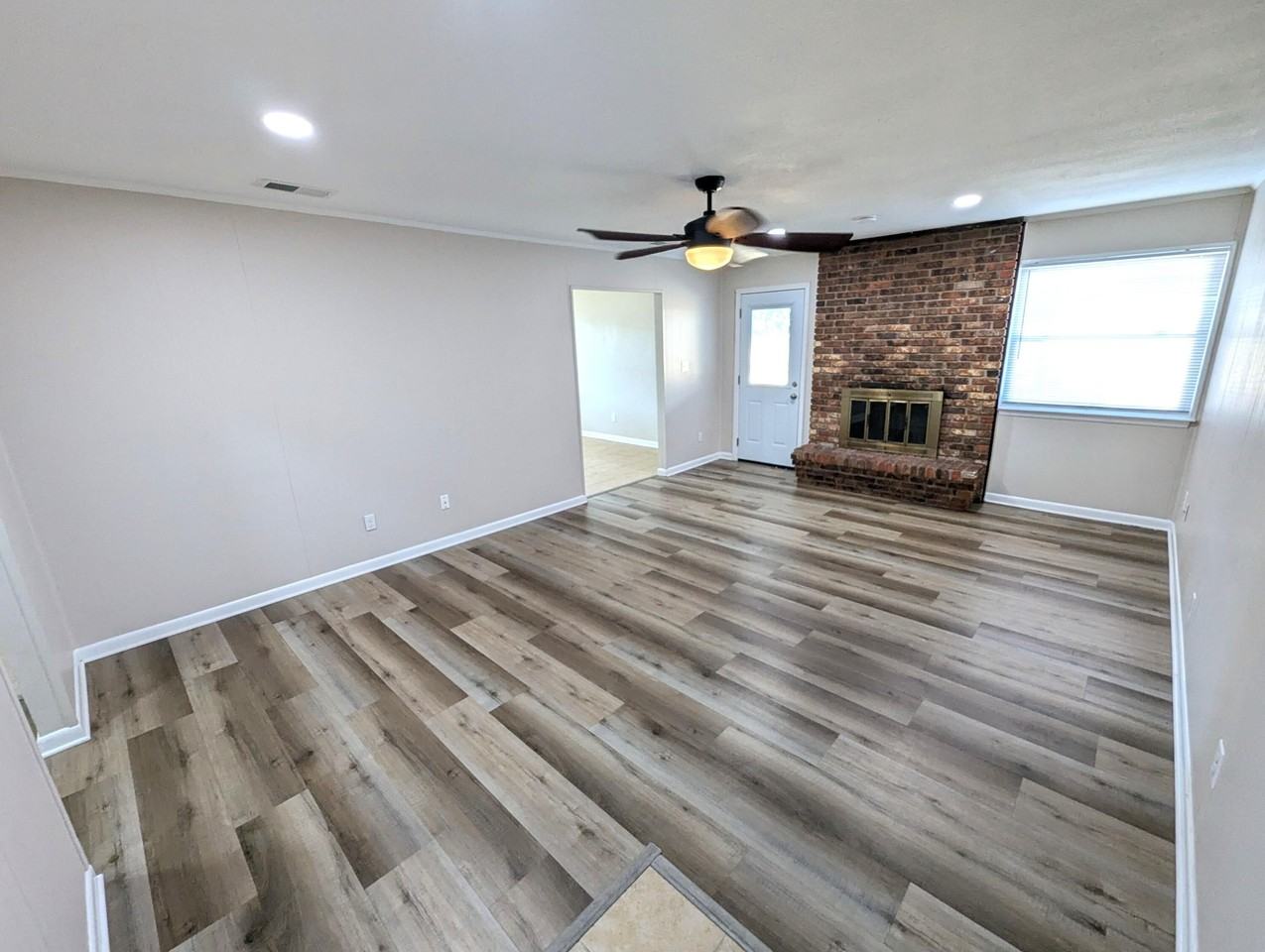 35 Solar St - Photo 2 of 24