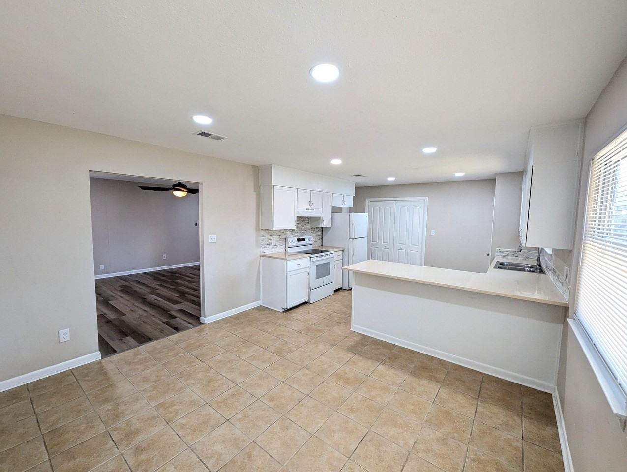 35 Solar St - Photo 6 of 24