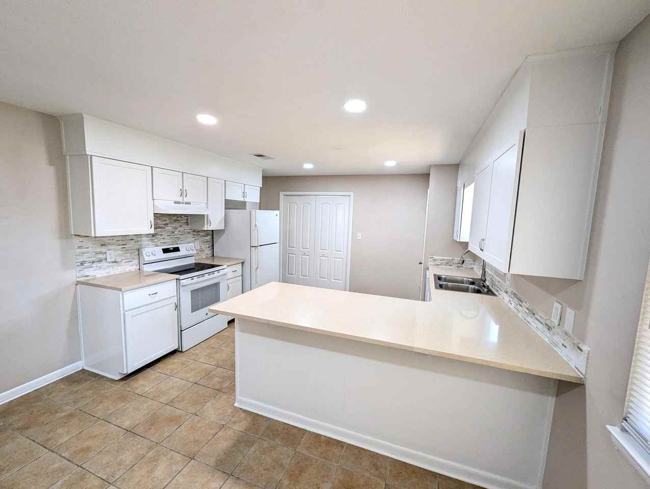 35 Solar St - Photo 7 of 24