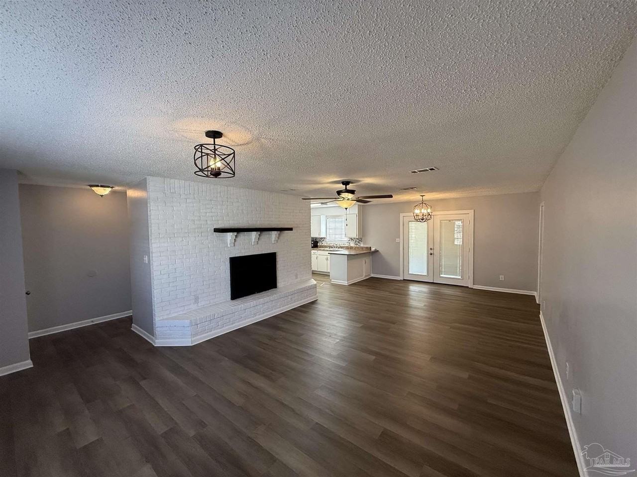 6931 Falcon Dr - Photo 3 of 17