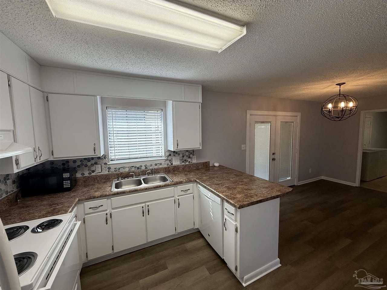 6931 Falcon Dr - Photo 6 of 17