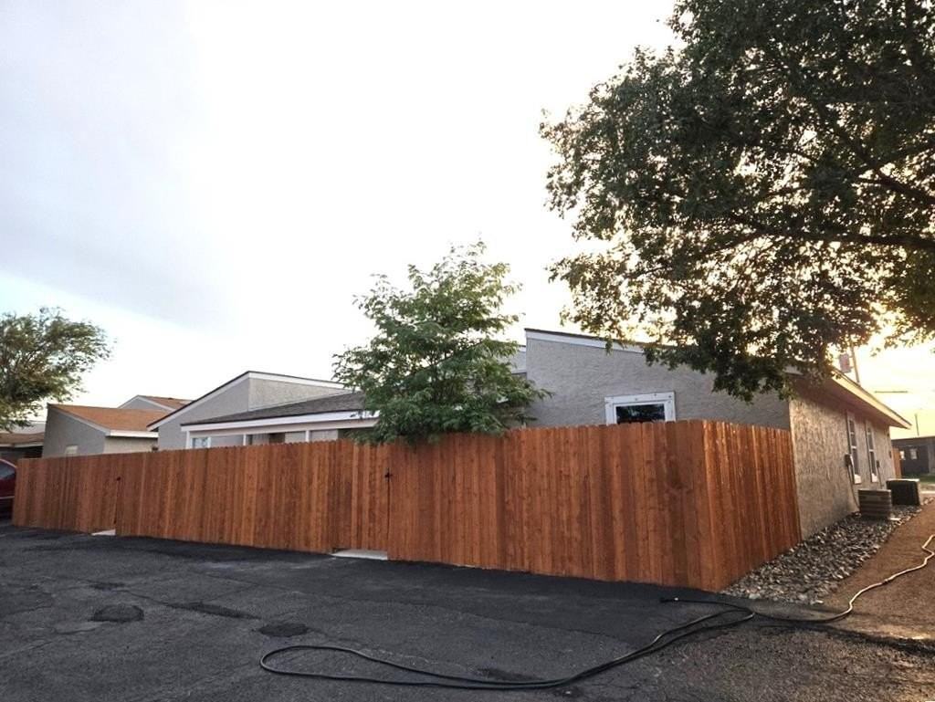 121 North Glenwood Drive