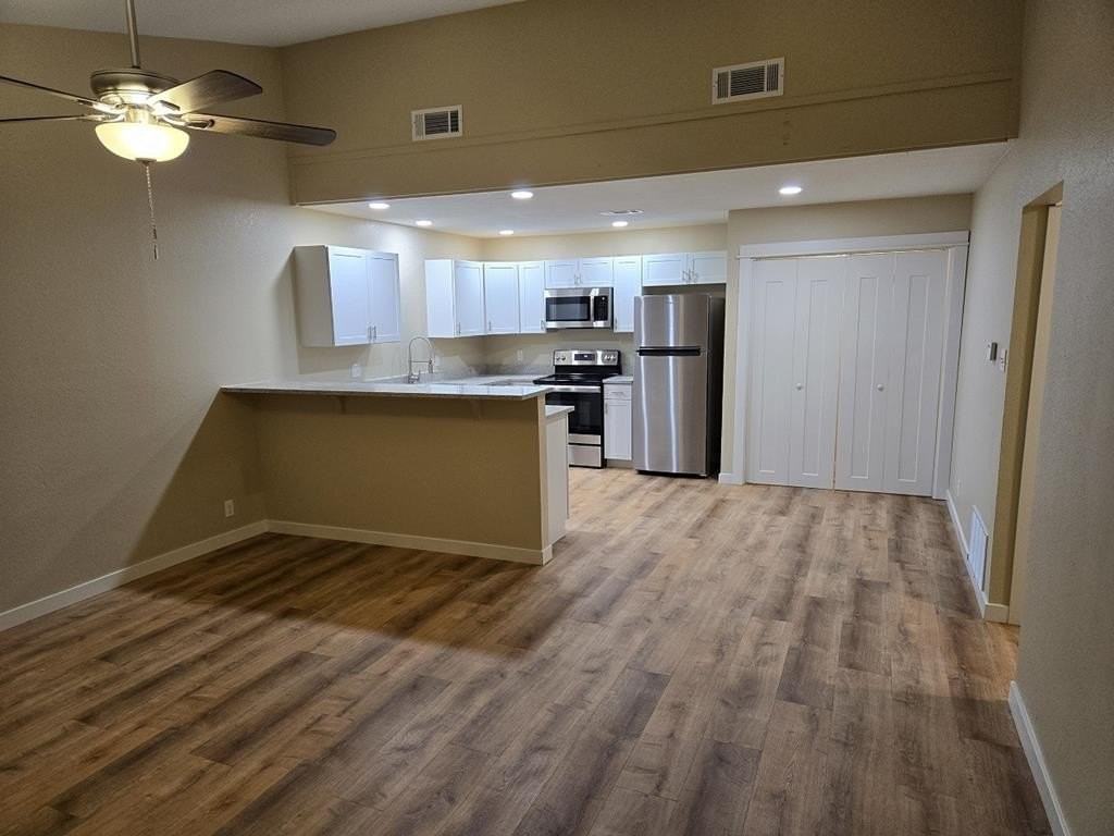 121 North Glenwood Drive - Photo 4 of 20