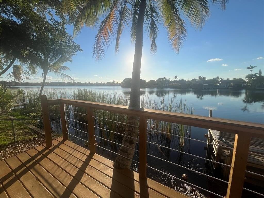 5507 West Lake Drive - Photo 2 of 33