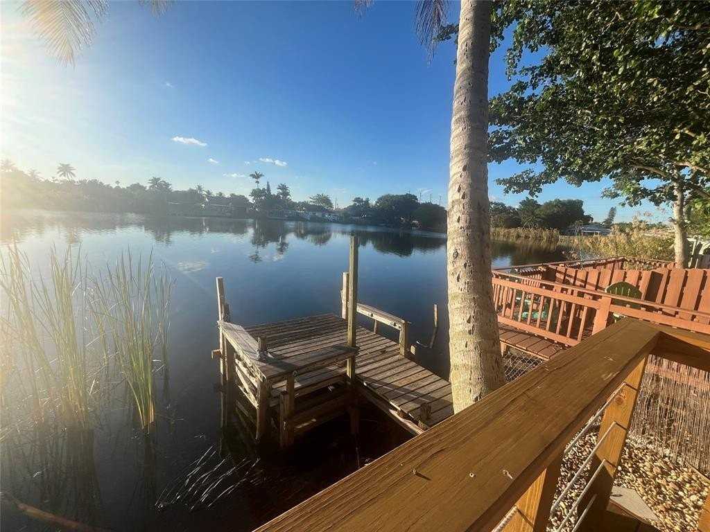 5507 West Lake Drive - Photo 3 of 33