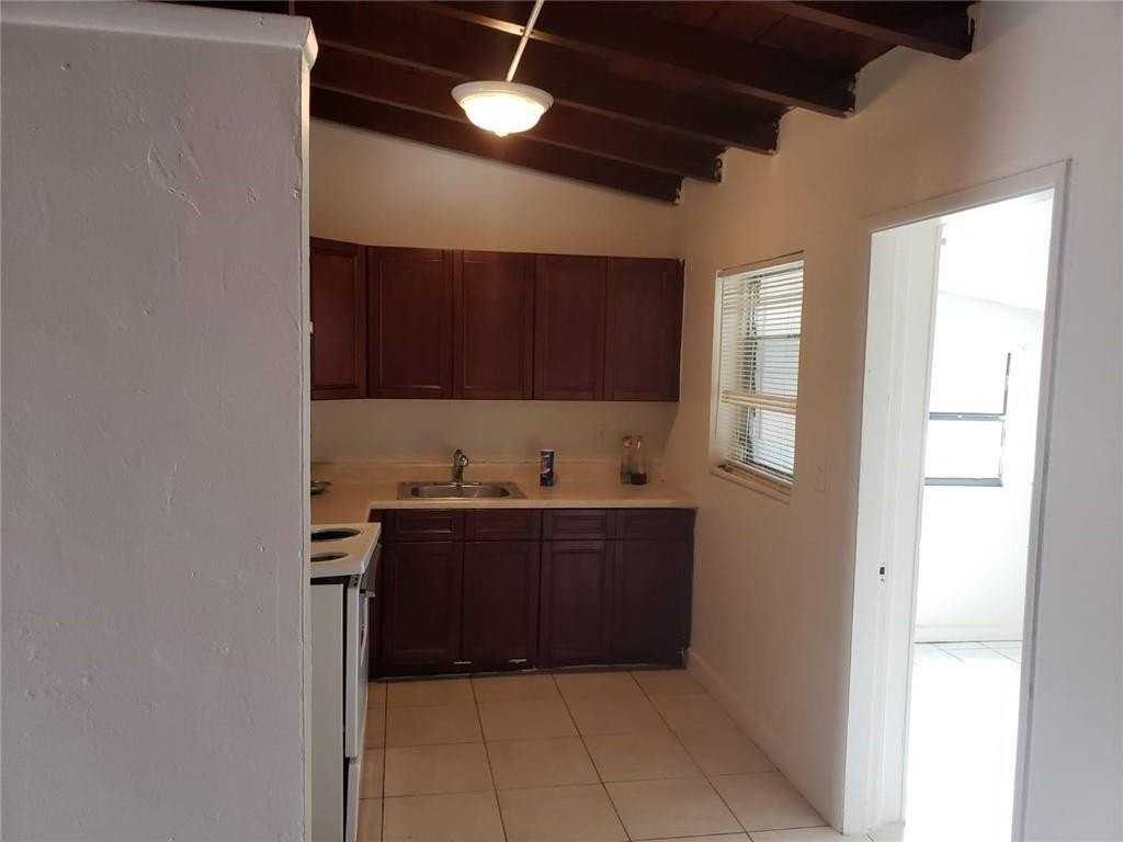 1524 Nw 19th Ave #1524 - Photo 4 of 7