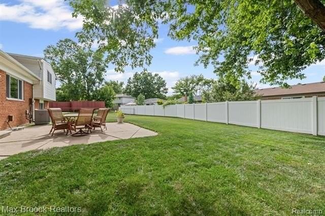 44018 Bannockburn Dr - Photo 2 of 14