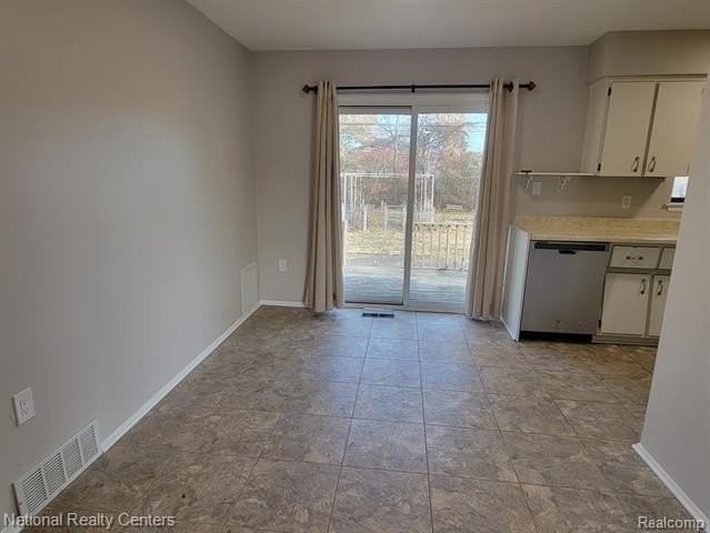 27272 Pembroke Dr - Photo 4 of 20