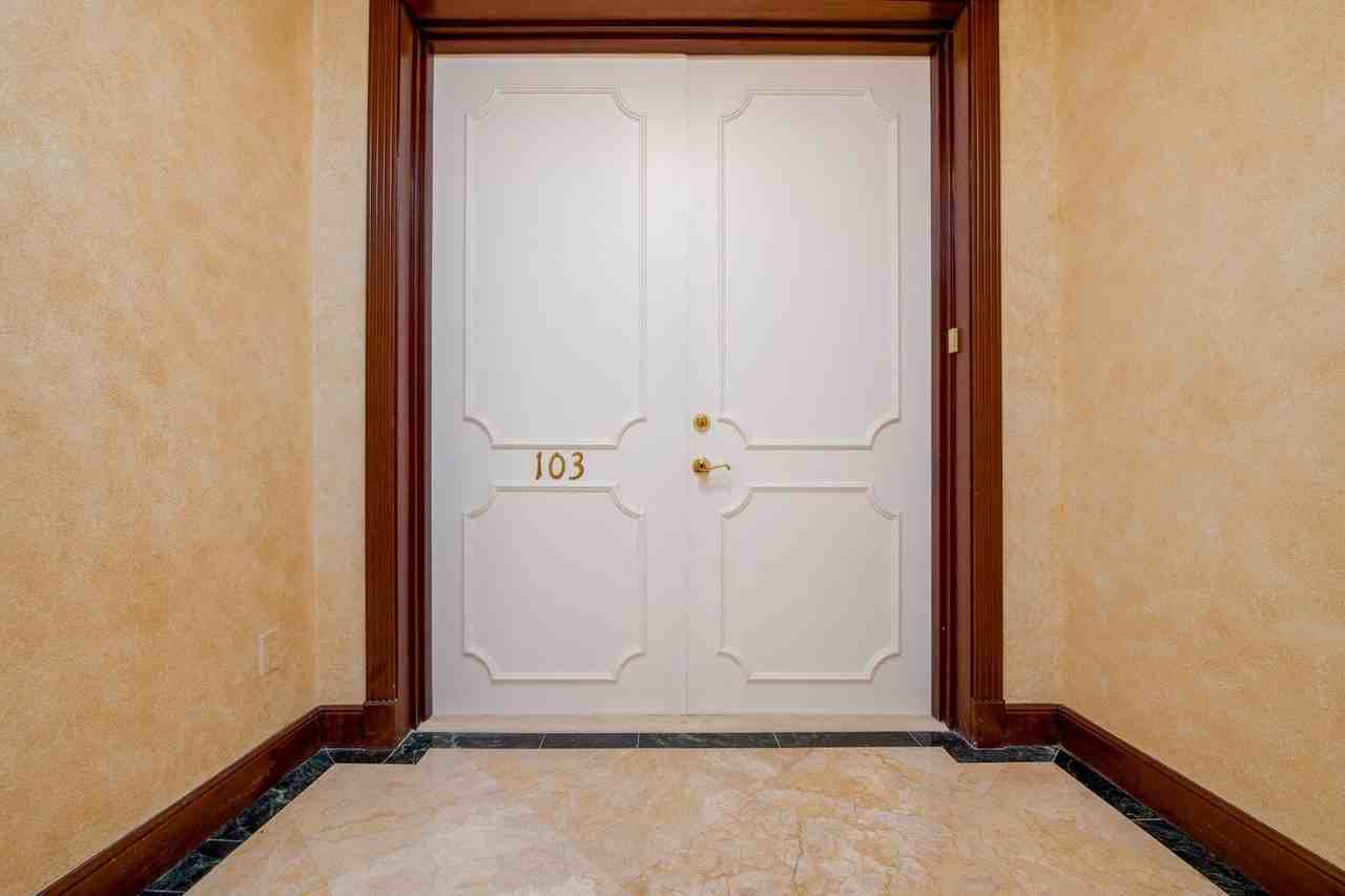 1228 Hillsboro Mile #103 - Photo 4 of 19