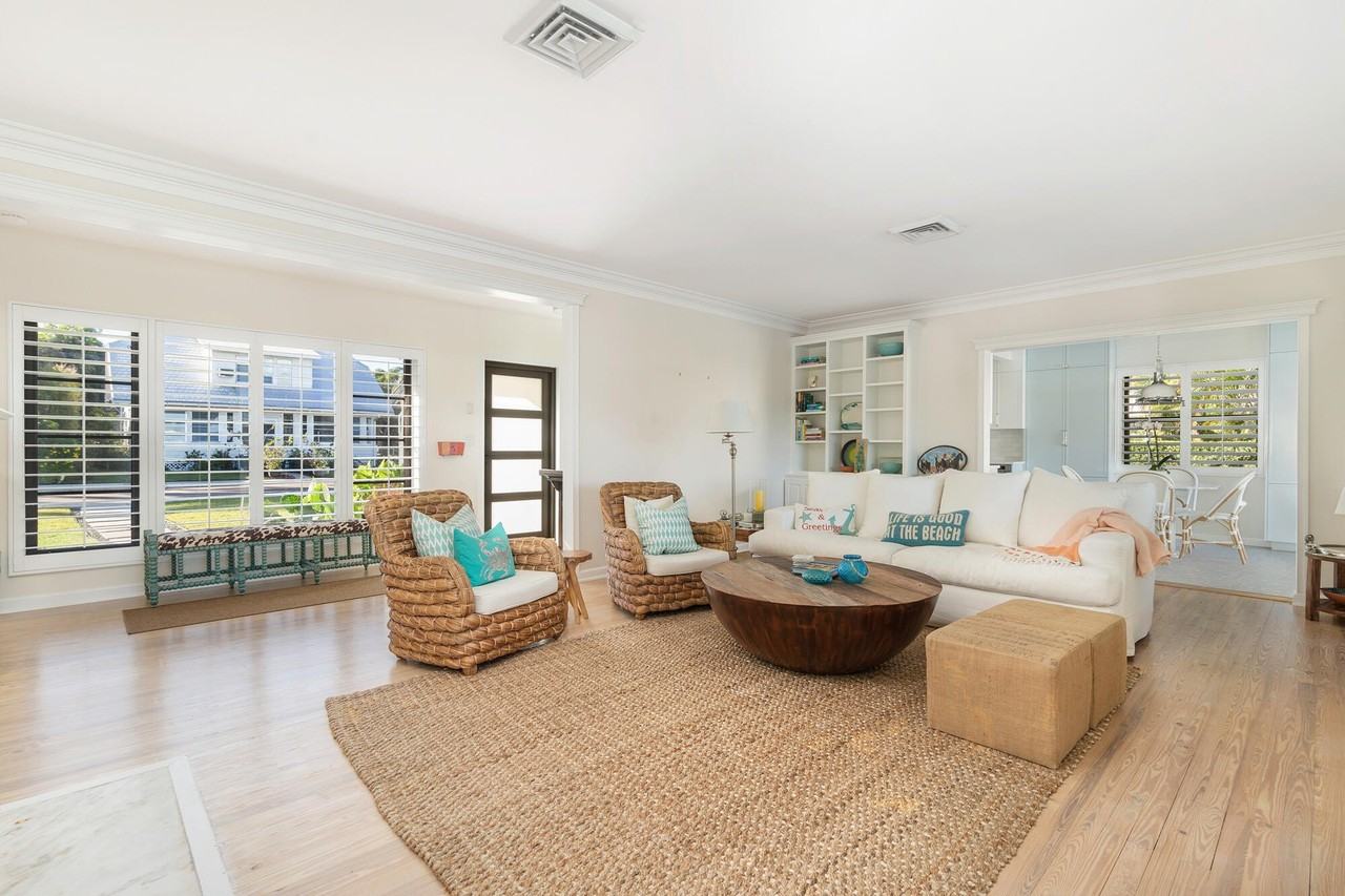 328 North Lakeside Drive - Photo 4 of 17