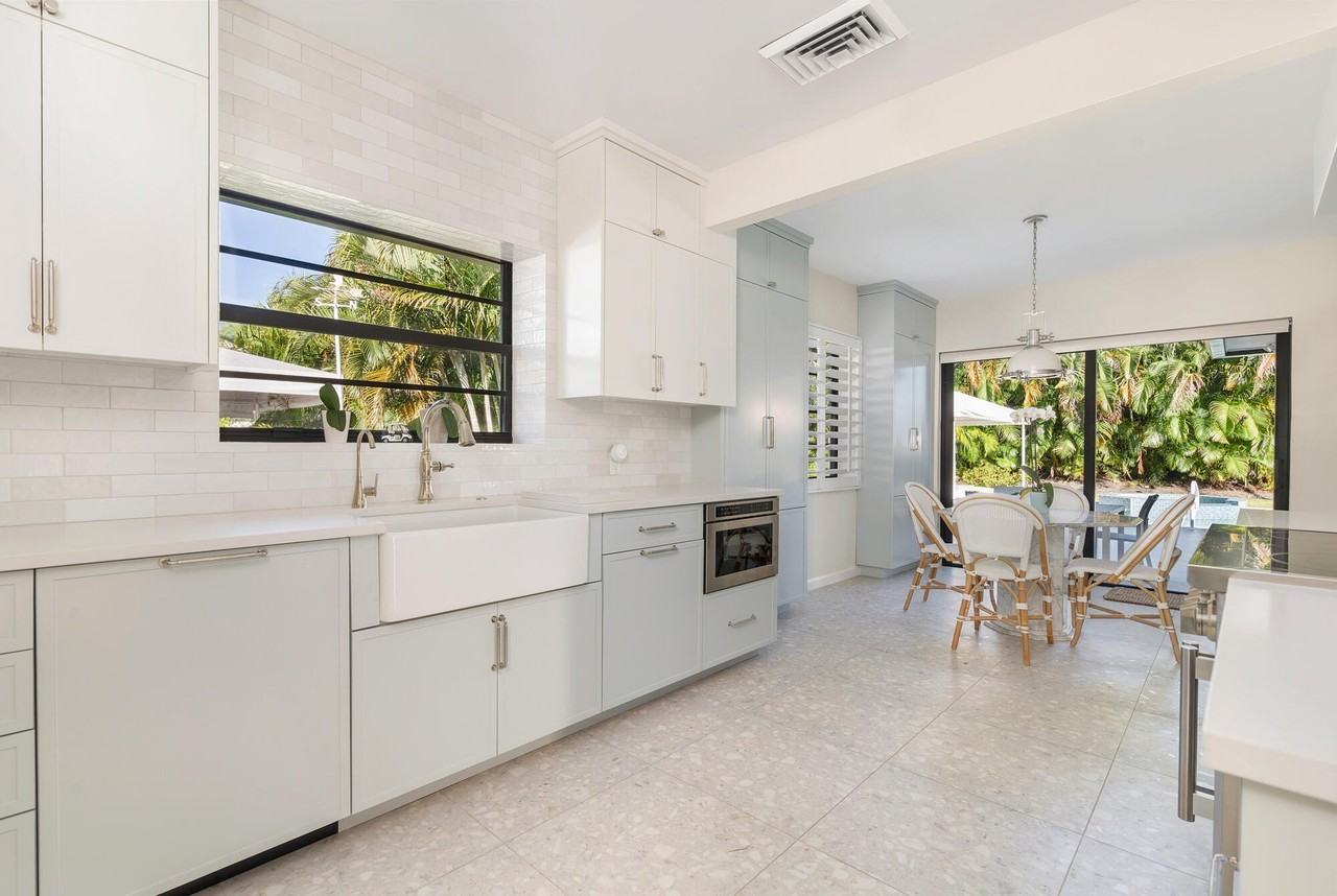 328 North Lakeside Drive - Photo 7 of 17