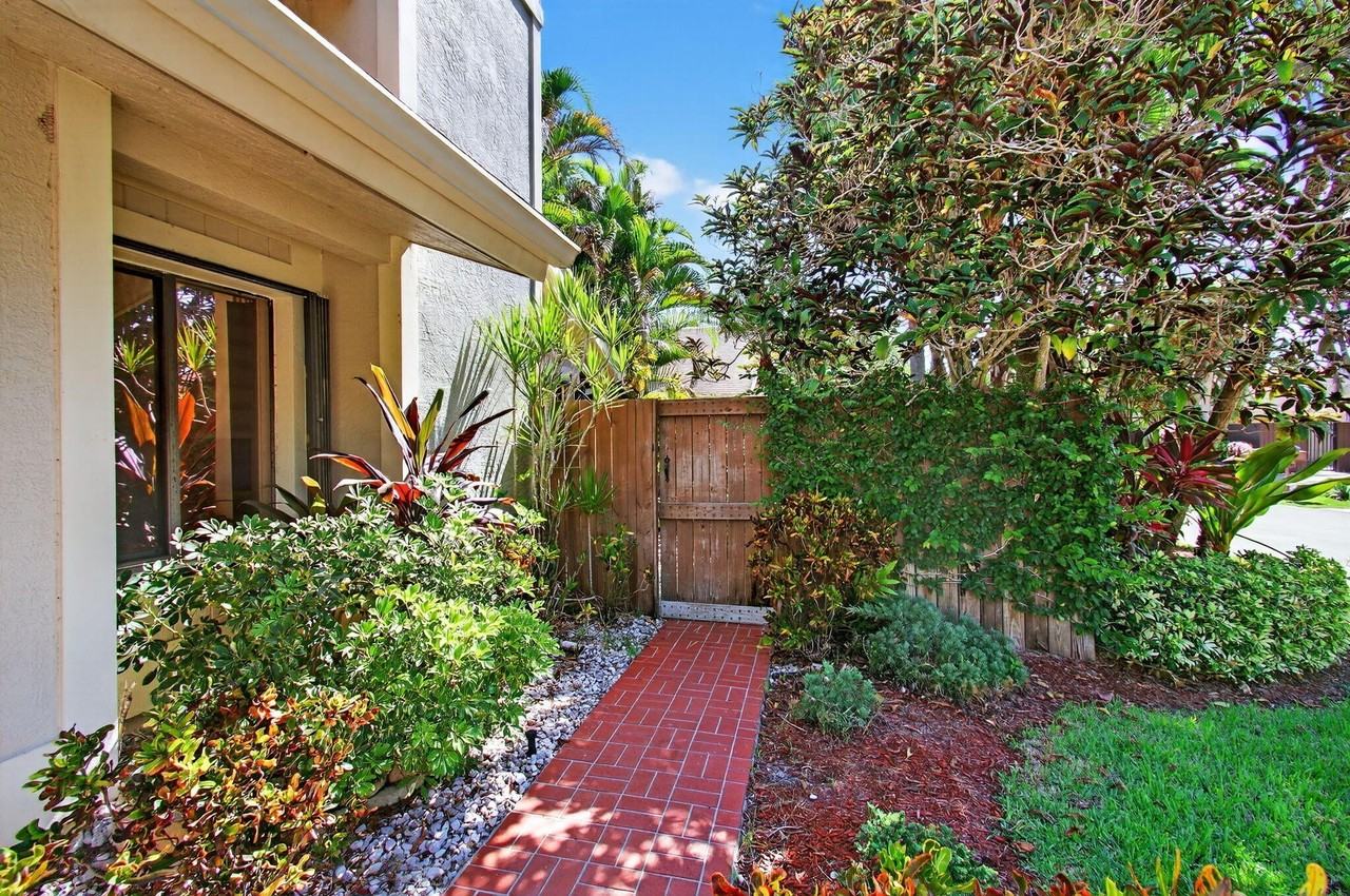 7745 Stanway Pl E - Photo 4 of 50