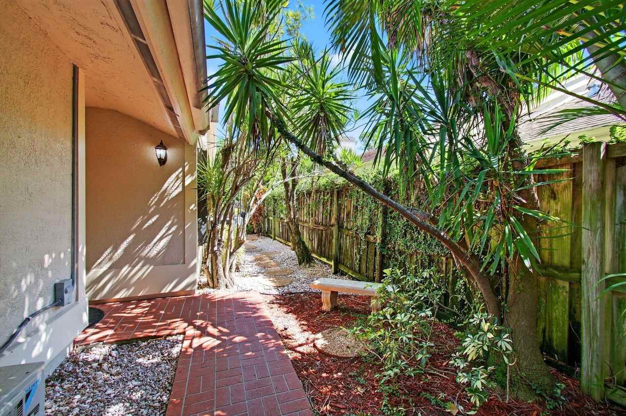 7745 Stanway Pl E - Photo 5 of 50