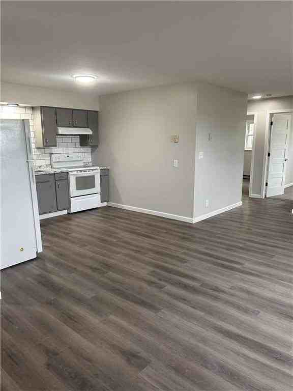 114 Lake Avenue South #14 - Photo 3 of 6