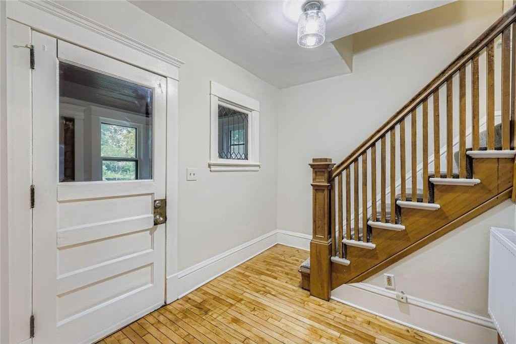 2939 Russell Ave N - Photo 4 of 33