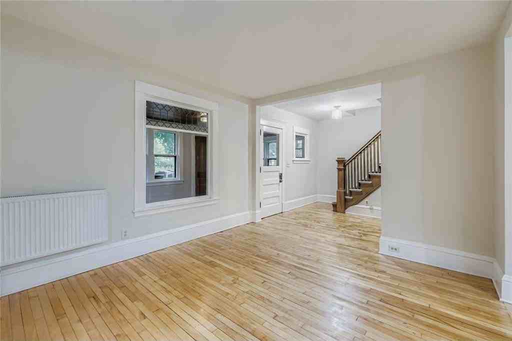 2939 Russell Ave N - Photo 6 of 33