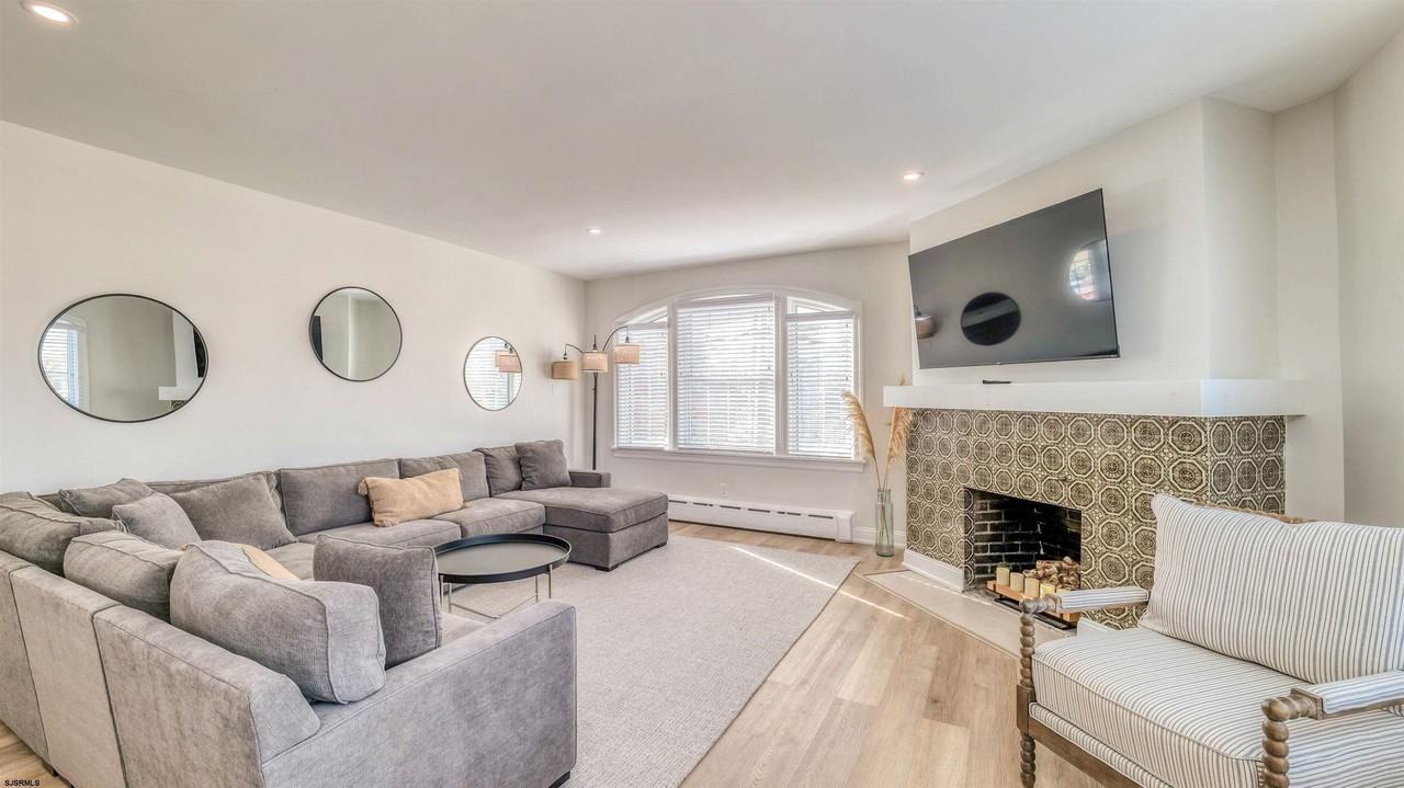 7318 Ventnor Ave - Photo 7 of 36