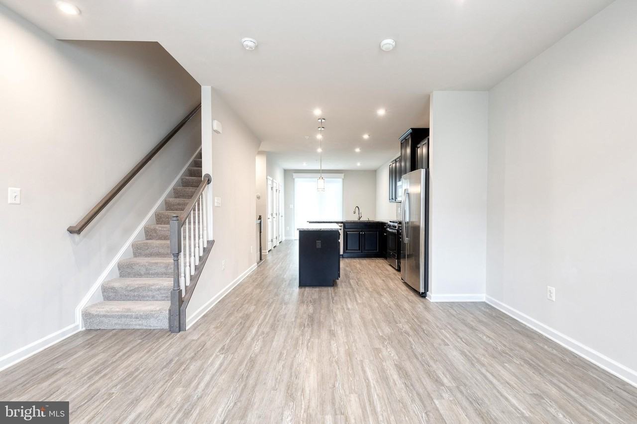 1438 Strahorn Rd - Photo 2 of 19