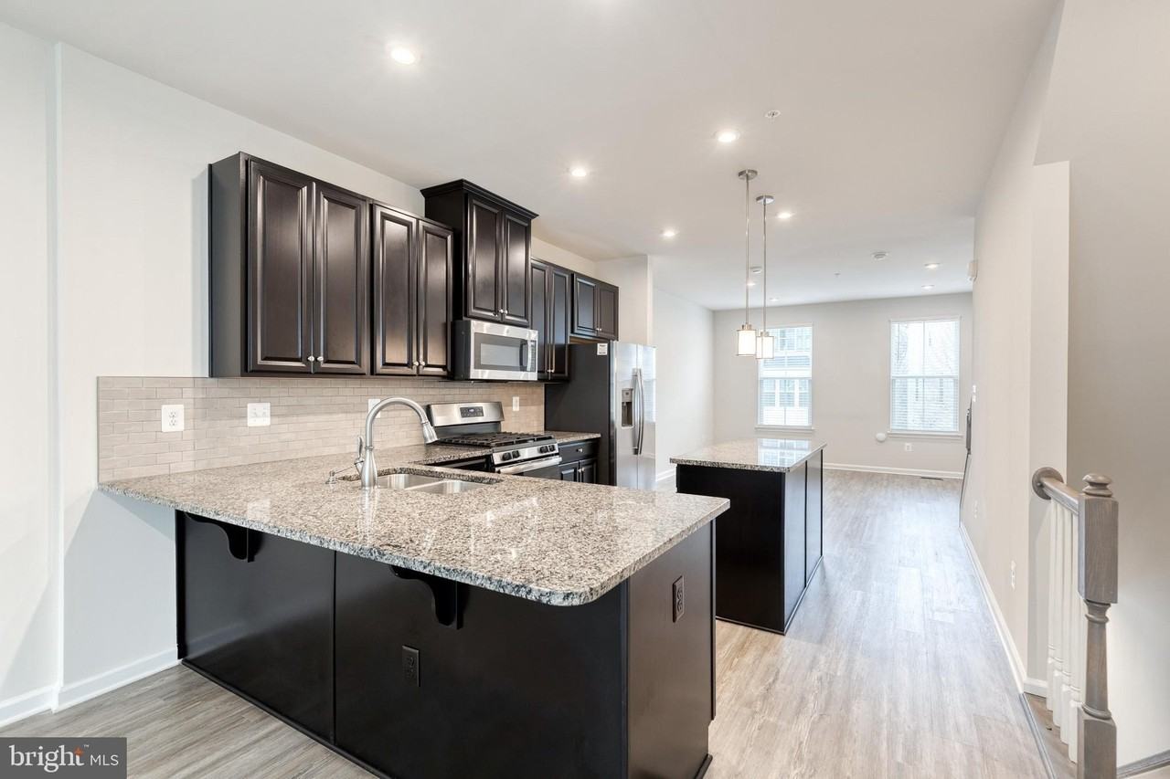 1438 Strahorn Rd - Photo 4 of 19