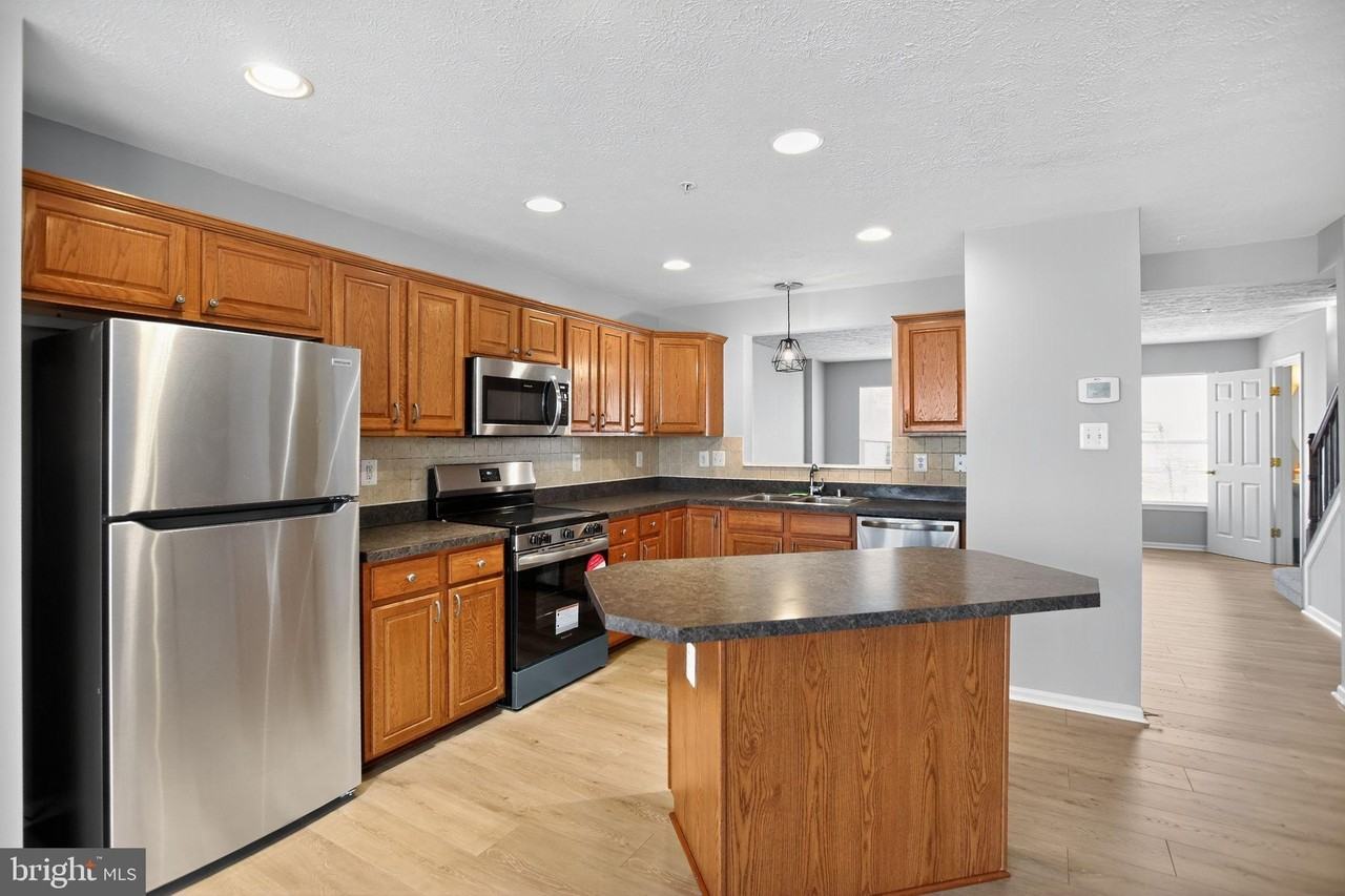 9875 Decatur Rd - Photo 2 of 27